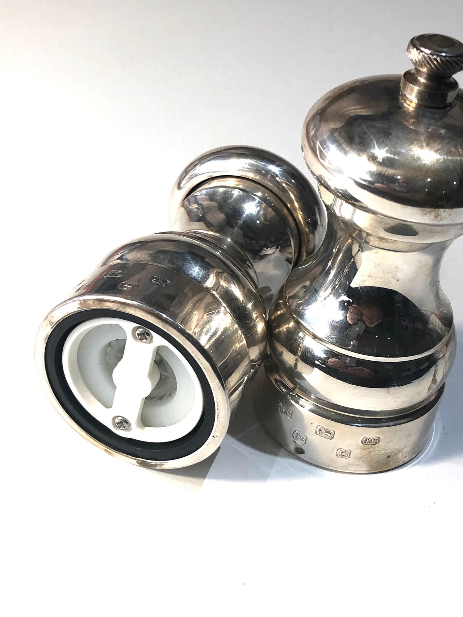 2 Large hallmarked silver salt and pepper grinders Birmingham silver hallmarks measure height 10.5cm - Image 3 of 4