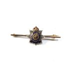 Military 9ct gold and enamel sweetheart brooch royal Hampshire reg measures approx 5cm by 2cm weight