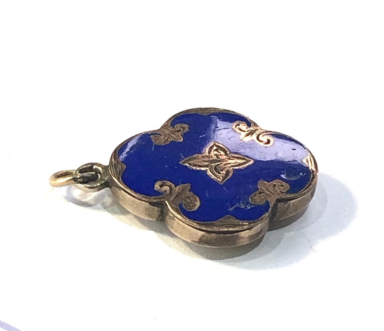 Antique gold enamel mourning hair locket pendant measures approx 2.3cm drop by 17mm wide - Image 2 of 3