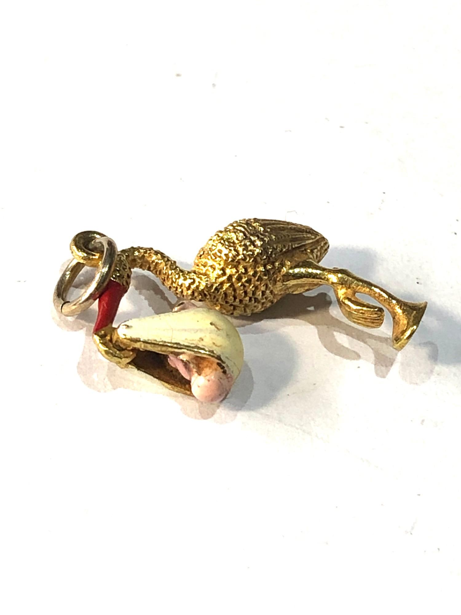 14ct gold enamel enamelled stork carrying baby charm (articulated) weight 2.9g - Image 2 of 3