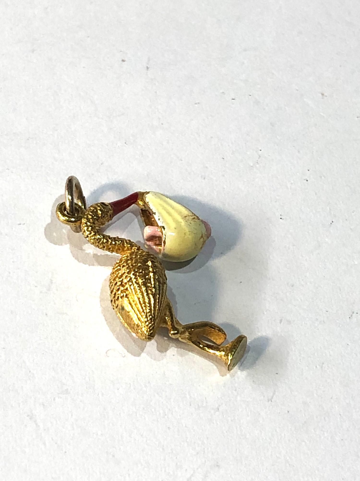 14ct gold enamel enamelled stork carrying baby charm (articulated) weight 2.9g - Image 3 of 3
