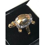 18ct gold turtle opening locket ring - mother & child ring missing panel to shell weight 8.4g