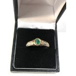 9ct gold emerald ring weight 2.6g