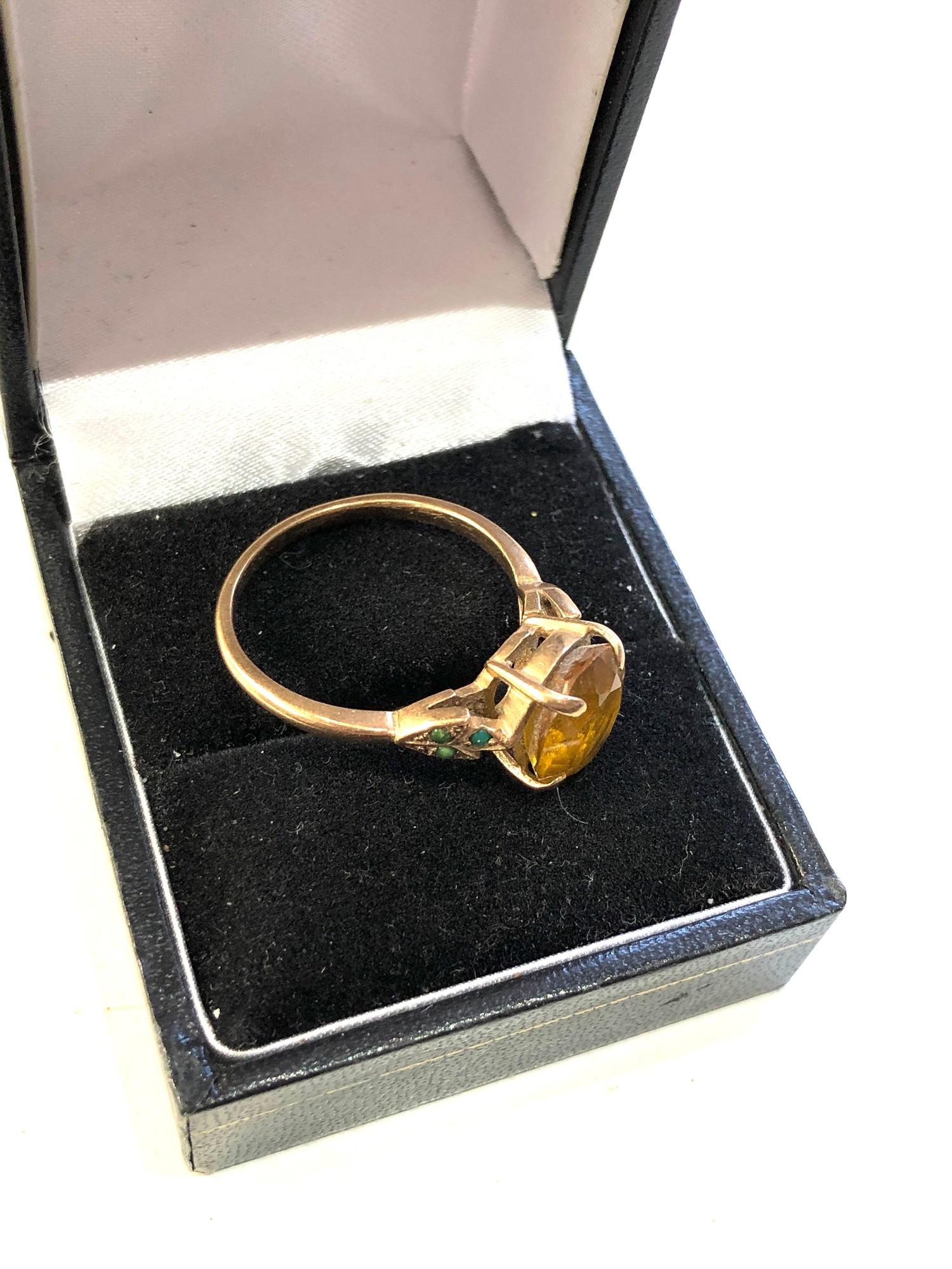9ct gold synthetic yellow sapphire ring weight 4.5g - Image 3 of 4