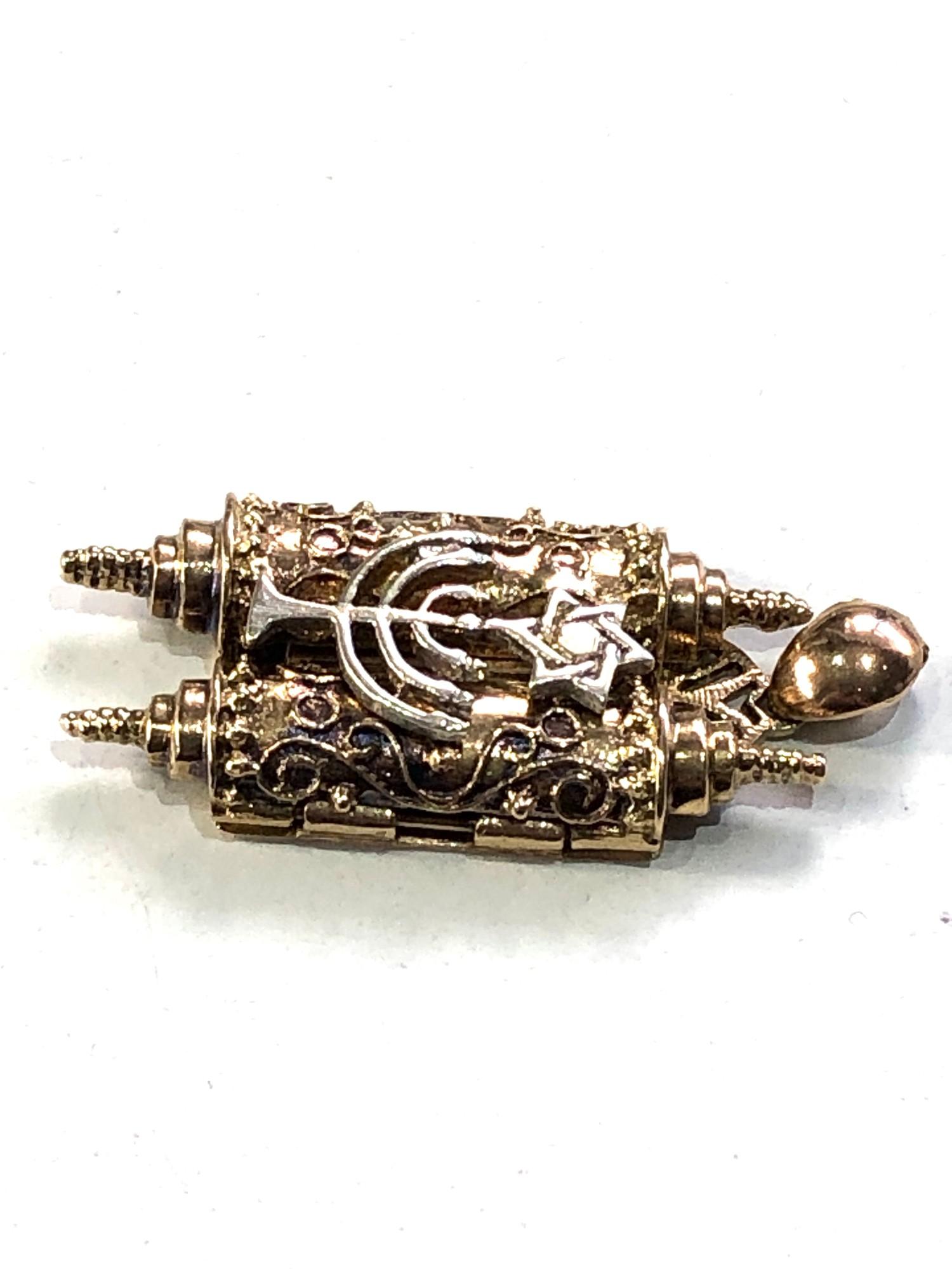 Heavy 9ct gold ornate Jewish pendant weight 15.3g - Image 2 of 4