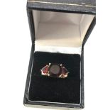 9ct gold garnet shoulder ring weight 4.2g