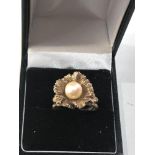 9ct gold bamboo shank pearl set flower ring weight 7.3g