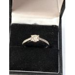 9ct white gold stone set dress ring weight 2.2g size q-r