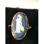 9ct gold wedgwood blue & white jasperware ring weight 2.5g