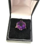 18ct gold amethyst cocktail ring weight 5.9g