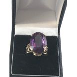 14ct gold synthetic colour change sapphire ring weight 7.8g