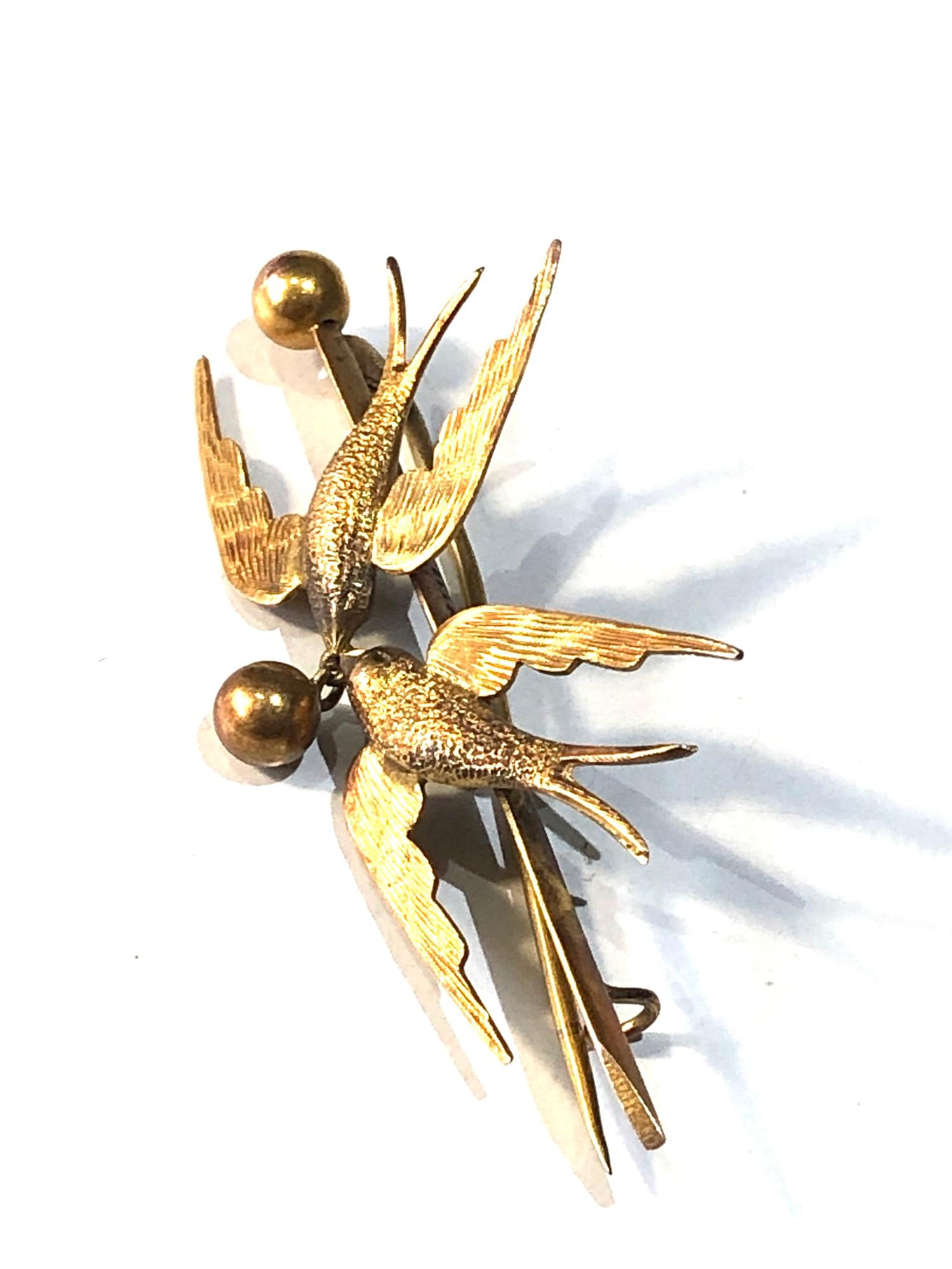 Antique 9ct gold double swallow bar brooch measures approx 5.5cm by 2.2cm weight 4.5g xrt 15ct gold - Image 2 of 3