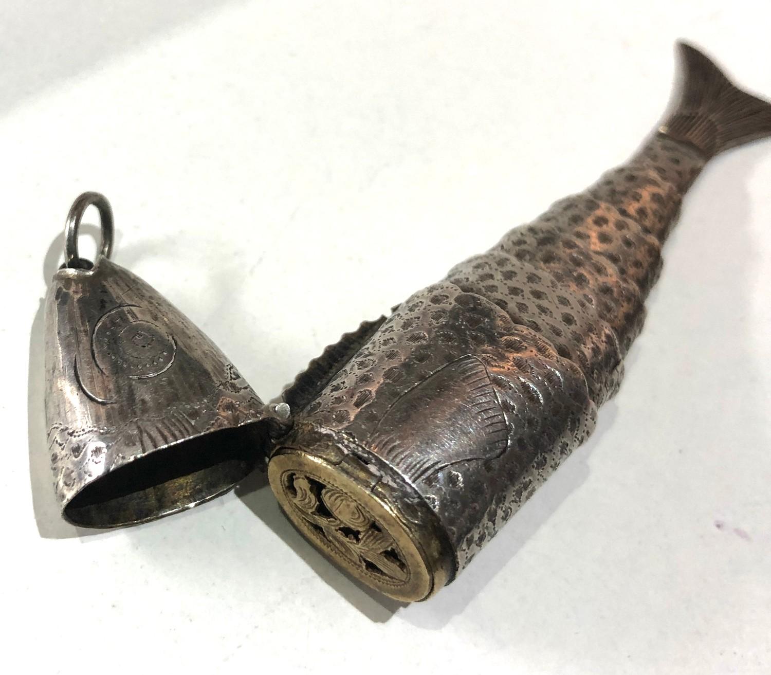 Large antique silver articulated fish vinaigrette measures approx 10cm long head opens to reveal - Image 5 of 6