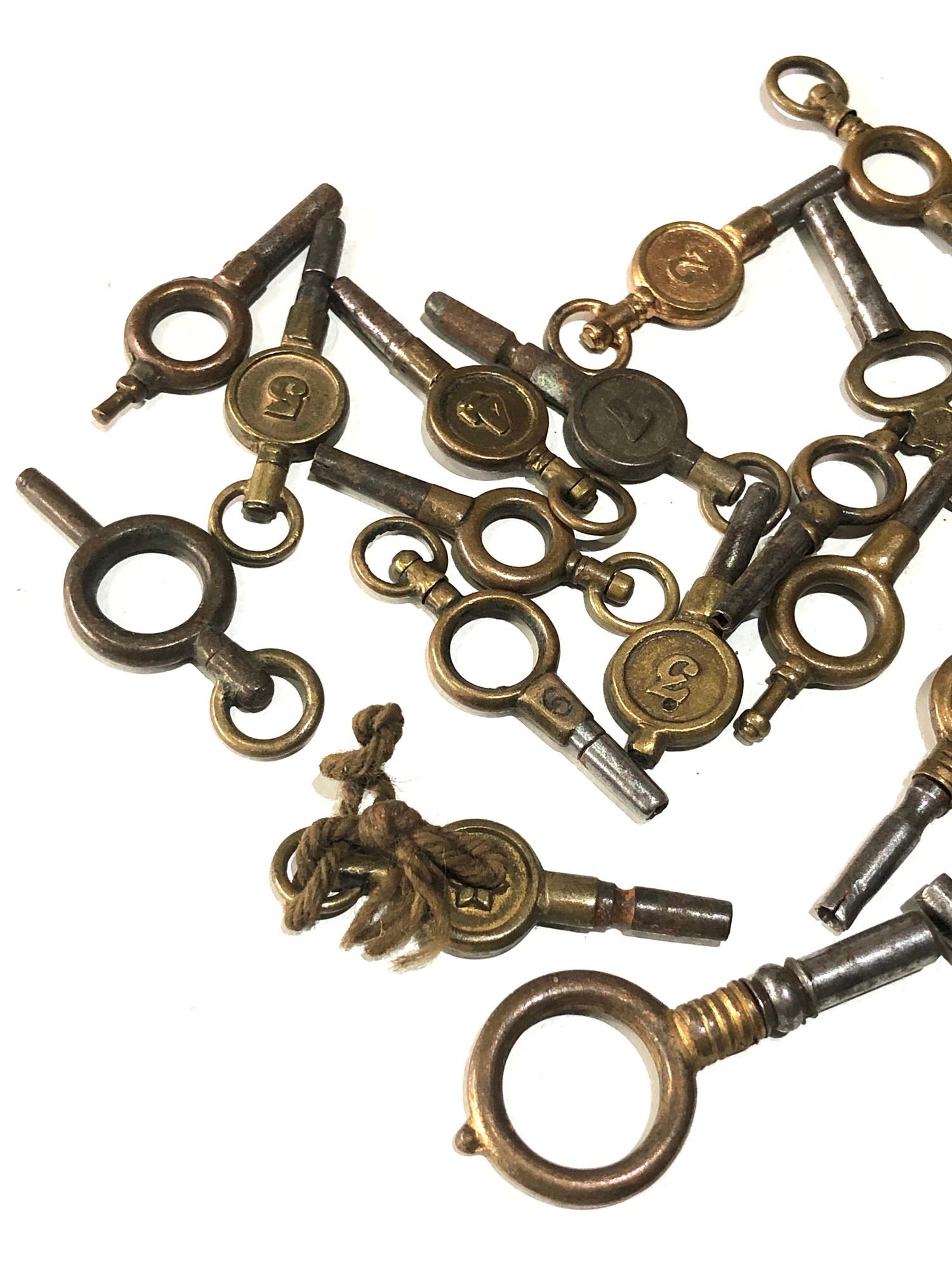 Selection of antique pocket watch keys - Image 3 of 3