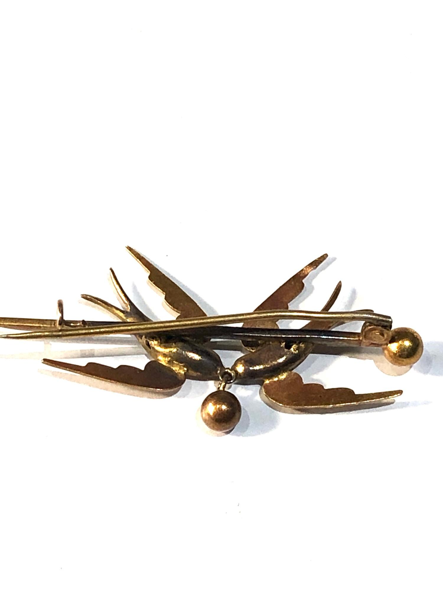 Antique 9ct gold double swallow bar brooch measures approx 5.5cm by 2.2cm weight 4.5g xrt 15ct gold - Image 3 of 3