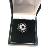 18ct white gold diamond sapphire cluster ring weight 4.4g