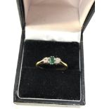 Vintage 18ct gold hallmarked for 1975 diamond & emerald trilogy ring weight 3g