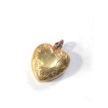 15ct gold antique heart locket pendant measures approx 18mm by 16mm xrt as 15ct gold