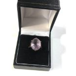 9ct gold amethyst coloured stone cocktail ring weight 3.7g
