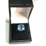 9ct white gold blue synth spinel cocktail ring weight 6g