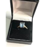 9ct gold blue stone cocktail ring weight 2.6g