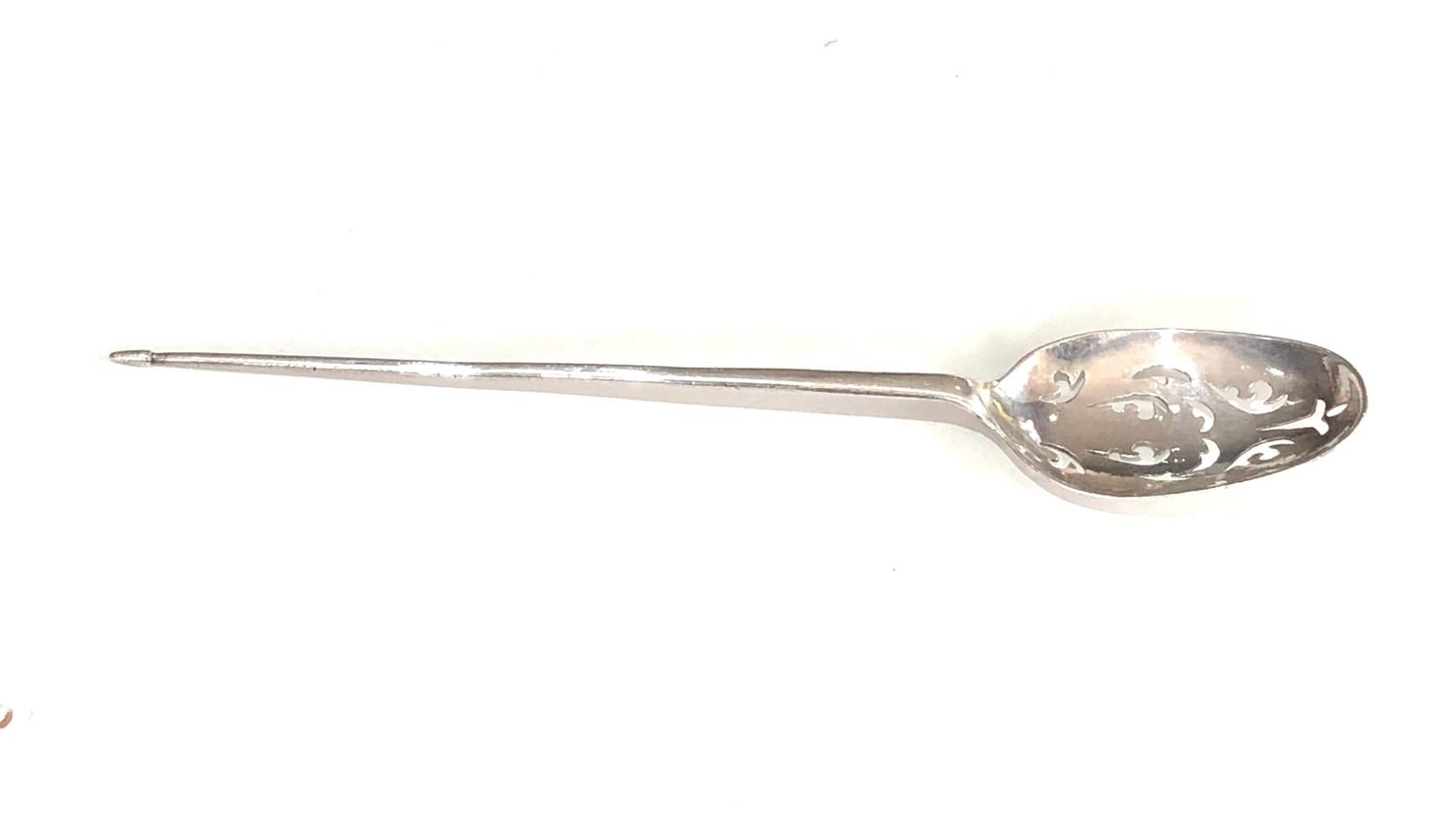 Fine 18th century silver moat spoon measures approx 14cm long - Image 3 of 5