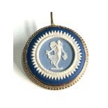 9ct gold Wedgwood blue & white jasperware brooch / pendant measures approx 2.9cm diam