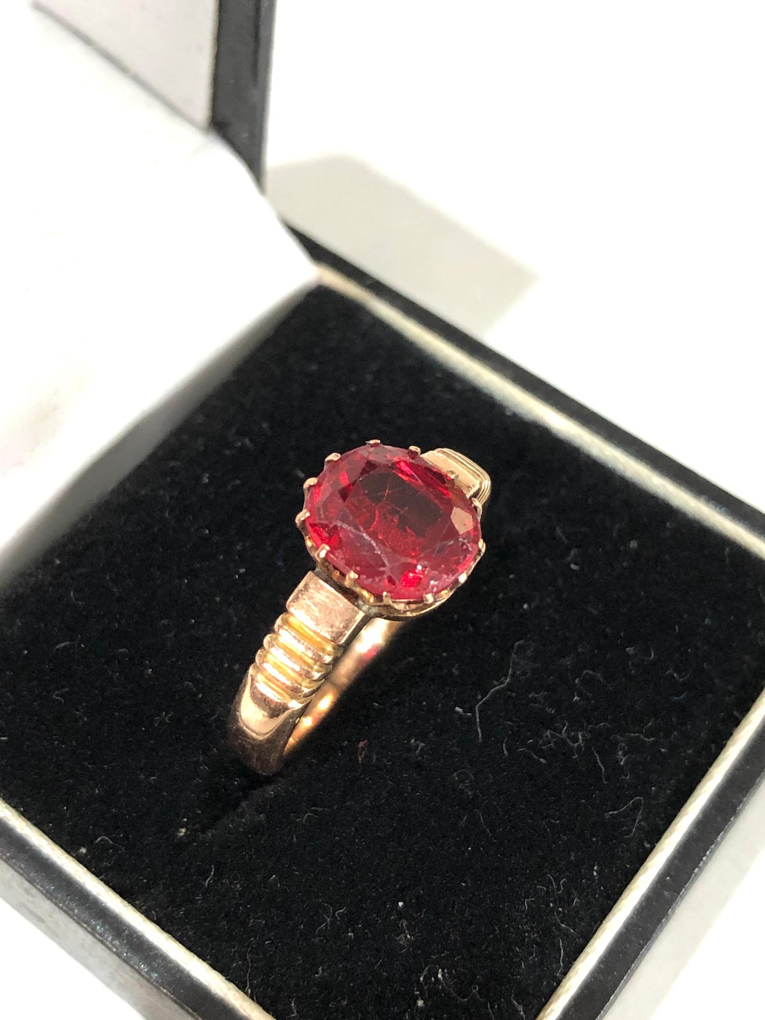 9ct gold garnet antique ring weight 4.2g - Image 2 of 4