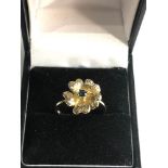 18ct gold sapphire flower ring weigt 3.3g