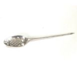 Fine 18th century silver moat spoon measures approx 14cm long