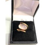 9ct gold rose quartz modernist ring weight 5.1g