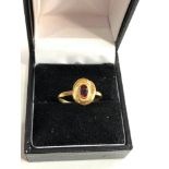 18ct gold red stone set ring weight 1.9g