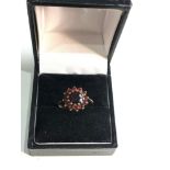 9ct gold garnet cluster ring weight 2.6g crack to central garnet