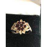 Vintage 9ct gold textured garnet cluster ring weight 2.9g