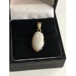 9ct gold opal pendant measures approx 2.7cm drop by 1.1cm wide weight 2g