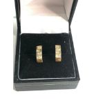 18ct gold diamond stud earrings weight 2.5g