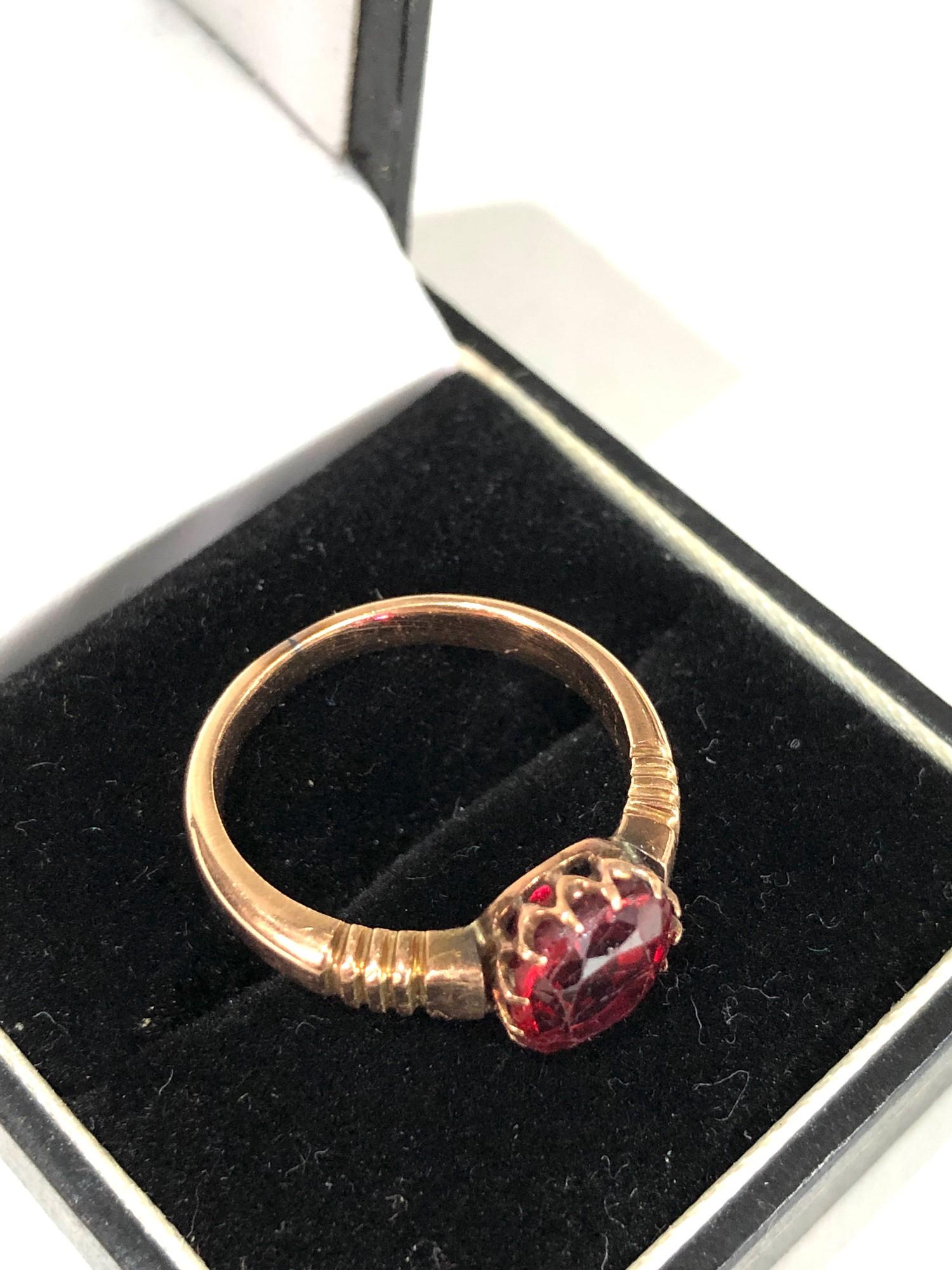 9ct gold garnet antique ring weight 4.2g - Image 3 of 4