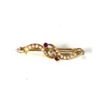 15ct gold 1896 diamond, ruby & seed pearl bar brooch weight 4.3g