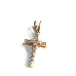 Small 18ct gold mixed cut diamond crucifix pendant measures approx 2.5cm drop by 1.1cm wide weight