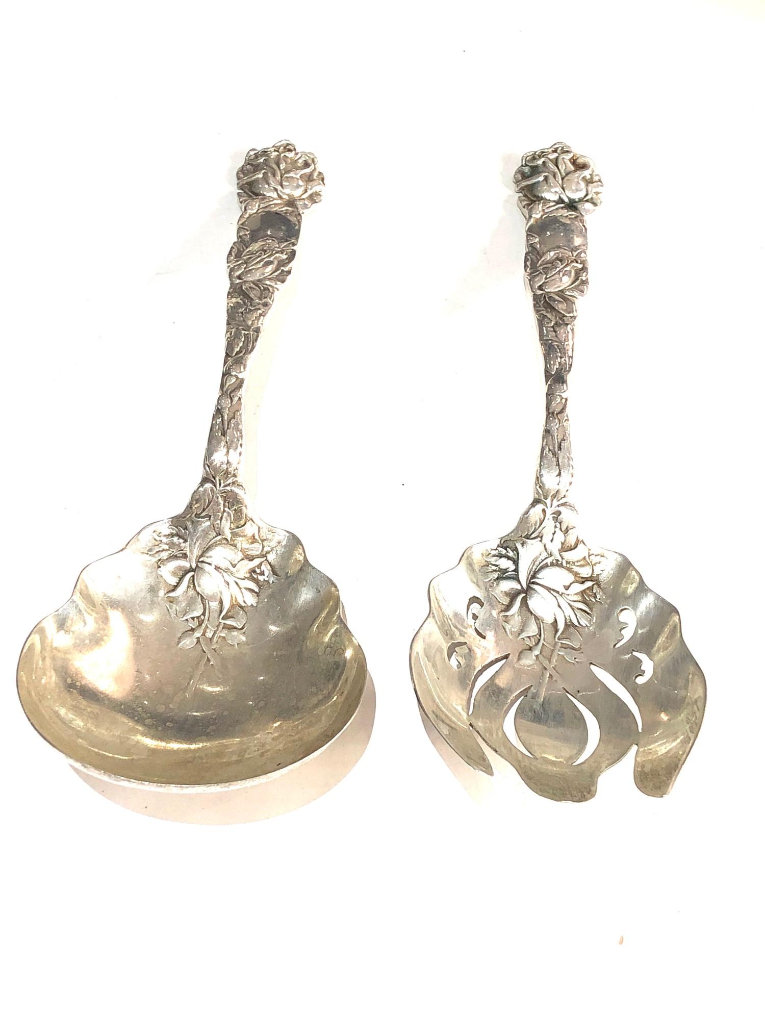 pair of ornate sterling silver servers with floral decoration measure approx 23cm long weight 200g - Bild 3 aus 5