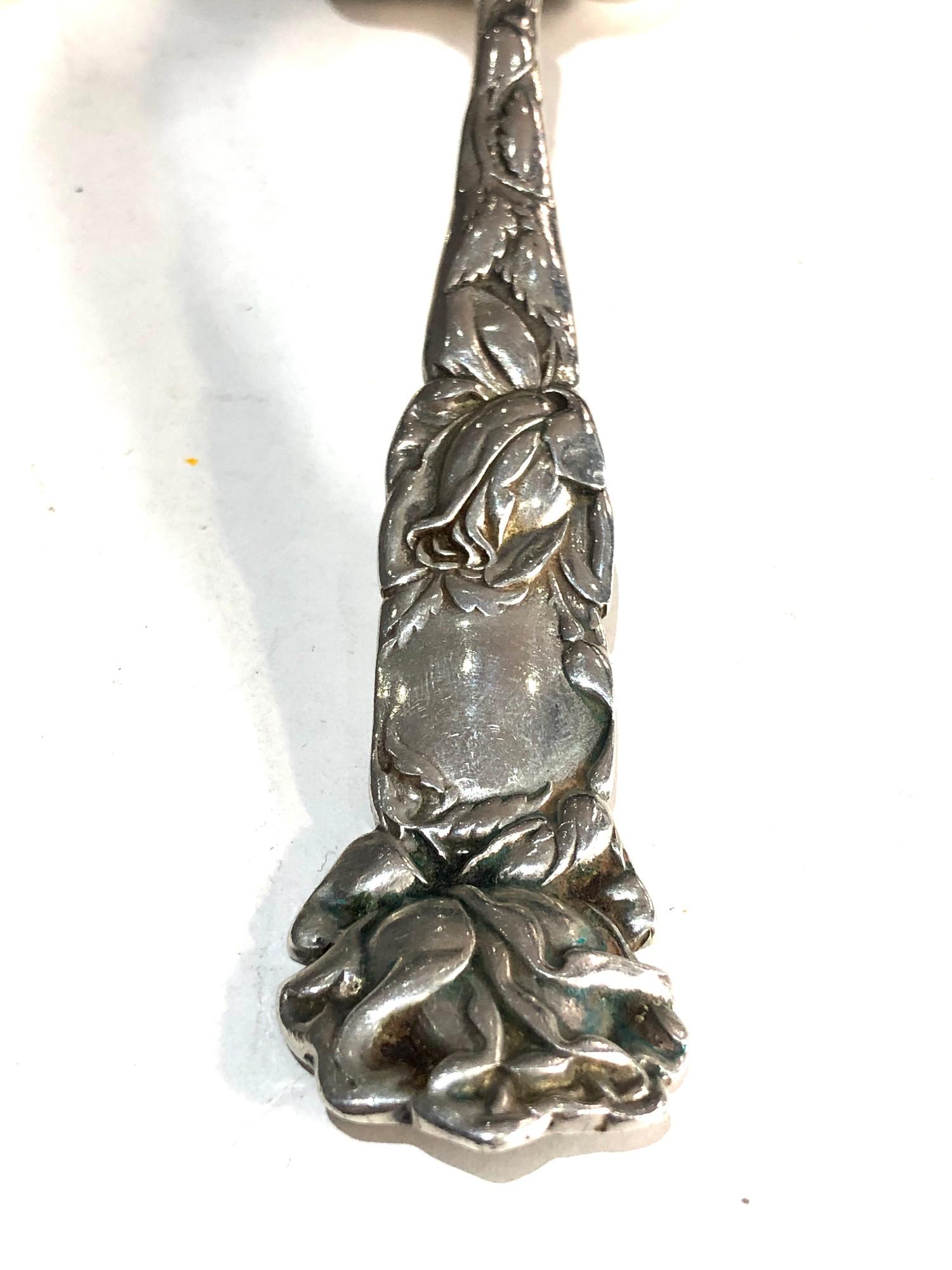 pair of ornate sterling silver servers with floral decoration measure approx 23cm long weight 200g - Bild 2 aus 5