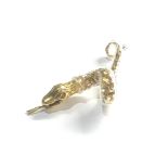 18ct gold snake weight 4.8g body made of small gold chips in casing as shown measures approx 5cm