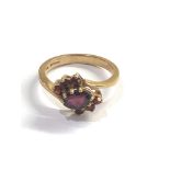 9ct gold garnet set cluster dress ring weight 2.9g