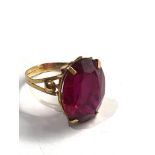Vintage 18ct gold red paste cocktail ring weight 5.5g