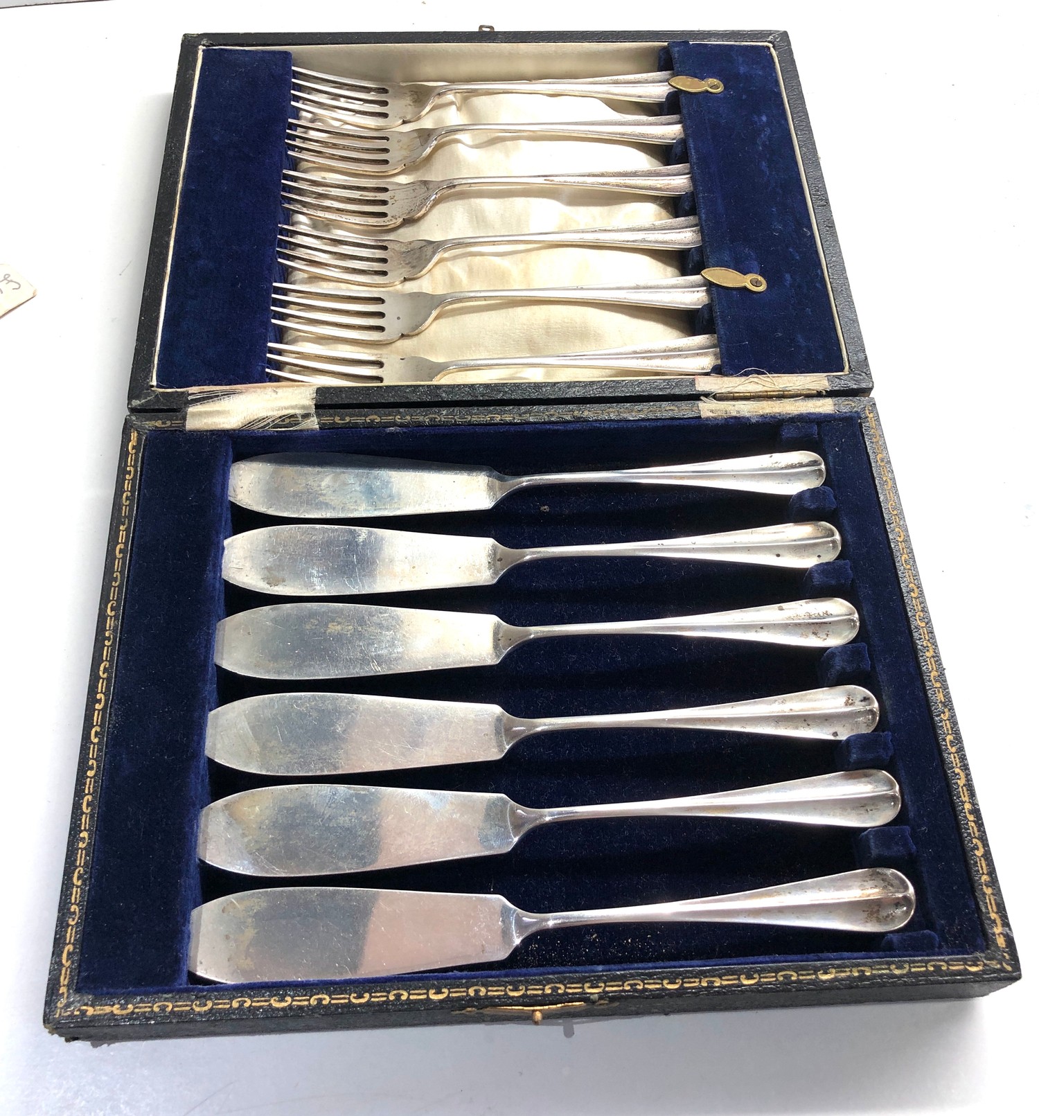 Boxed set of silver fish knives and forks weight 443g Sheffield silver hallmarks