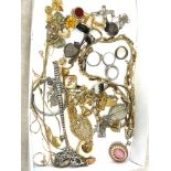 Tray of hallmarked silver and costume jewellery includes rings, locket etc