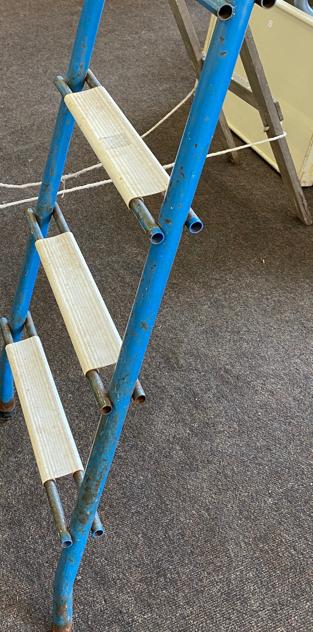 Pair wooden ladders and a pair of metal ladders - Bild 3 aus 6