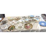 Selection of named collectors plates to include Royal Doulton, Royal Albert, Wedgwood etc