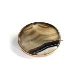 Antique 9ct gold framed banded agate brooch measures approx 3.6cm by 3cm weight 10.5g