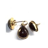 9ct gold amber earrings and pendant weight 2g